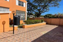 3 Bedrooms 3 Bathrooms, Townhouse for Sale in Kingston 6