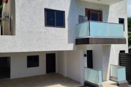 4 Bedrooms 5 Bathrooms, Townhouse for Sale in Kingston 8