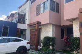 3 Bedrooms 4 Bathrooms, Townhouse for Sale in Kingston 6