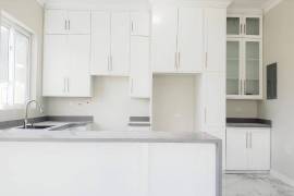 3 Bedrooms 5 Bathrooms, Townhouse for Sale in Kingston 6