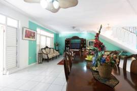 5 Bedrooms 5 Bathrooms, Townhouse for Sale in Kingston 6