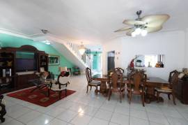 5 Bedrooms 5 Bathrooms, Townhouse for Sale in Kingston 6