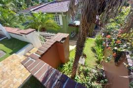 4 Bedrooms 3 Bathrooms, Townhouse for Sale in Kingston 8