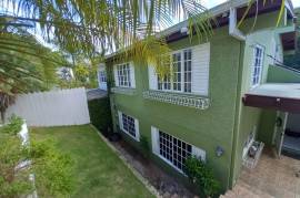 4 Bedrooms 3 Bathrooms, Townhouse for Sale in Kingston 8