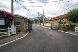 4 Bedrooms 4 Bathrooms, Townhouse for Sale in Kingston 8