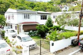 4 Bedrooms 3 Bathrooms, Townhouse for Sale in Kingston 19