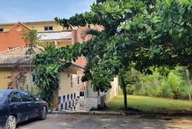 3 Bedrooms 4 Bathrooms, Townhouse for Sale in Kingston 19