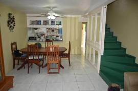 3 Bedrooms 3 Bathrooms, Townhouse for Sale in Kingston 8