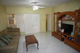 3 Bedrooms 3 Bathrooms, Townhouse for Sale in Kingston 8
