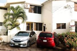 3 Bedrooms 2 Bathrooms, Townhouse for Sale in Kingston 6