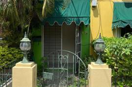 2 Bedrooms 3 Bathrooms, Townhouse for Sale in Kingston 8