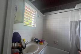 3 Bedrooms 2 Bathrooms, Townhouse for Sale in Kingston 4