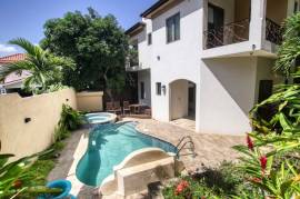 4 Bedrooms 6 Bathrooms, Townhouse for Rent in Kingston 8
