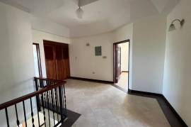 4 Bedrooms 5 Bathrooms, Townhouse for Rent in Kingston 6