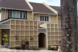 3 Bedrooms 4 Bathrooms, Townhouse for Rent in Kingston 8