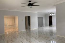 4 Bedrooms 4 Bathrooms, Townhouse for Rent in Kingston 8