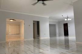 4 Bedrooms 4 Bathrooms, Townhouse for Rent in Kingston 8