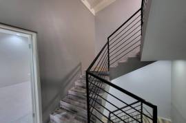 4 Bedrooms 5 Bathrooms, Townhouse for Rent in Kingston 8