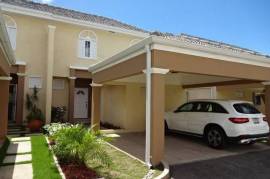 4 Bedrooms 3 Bathrooms, Townhouse for Rent in Kingston 6