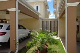 4 Bedrooms 3 Bathrooms, Townhouse for Rent in Kingston 6