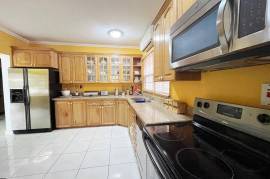 3 Bedrooms 4 Bathrooms, Townhouse for Rent in Kingston 6