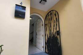 3 Bedrooms 3 Bathrooms, Townhouse for Rent in Kingston 6