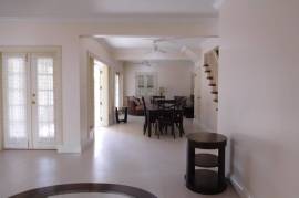 3 Bedrooms 3 Bathrooms, Townhouse for Rent in Kingston 8