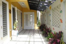 3 Bedrooms 3 Bathrooms, Townhouse for Rent in Kingston 8