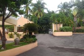 3 Bedrooms 4 Bathrooms, Townhouse for Rent in Kingston 8