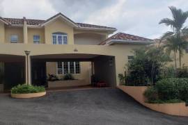 3 Bedrooms 4 Bathrooms, Townhouse for Rent in Kingston 8