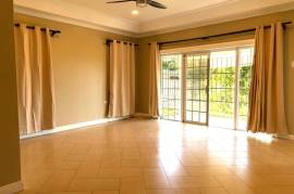 4 Bedrooms 4 Bathrooms, Townhouse for Rent in Kingston 6