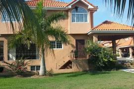 4 Bedrooms 5 Bathrooms, Townhouse for Rent in Kingston 6