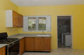 3 Bedrooms 4 Bathrooms, Townhouse for Rent in Kingston 6