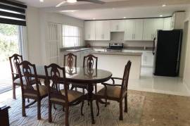 3 Bedrooms 3 Bathrooms, Townhouse for Rent in Kingston 8