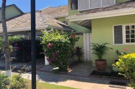 3 Bedrooms 3 Bathrooms, Townhouse for Rent in Kingston 8