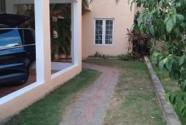 3 Bedrooms 3 Bathrooms, Townhouse for Rent in Kingston 6