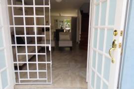 2 Bedrooms 3 Bathrooms, Townhouse for Rent in Kingston 8