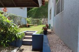 2 Bedrooms 3 Bathrooms, Townhouse for Rent in Kingston 8