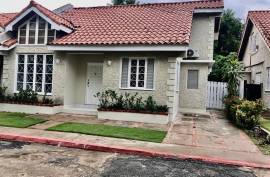 3 Bedrooms 3 Bathrooms, Townhouse for Rent in Kingston 8