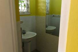 3 Bedrooms 3 Bathrooms, Townhouse for Rent in Kingston 5