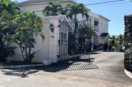 3 Bedrooms 2 Bathrooms, Townhouse for Rent in Kingston 6