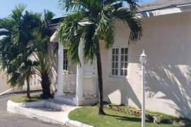 3 Bedrooms 2 Bathrooms, Townhouse for Rent in Kingston 6