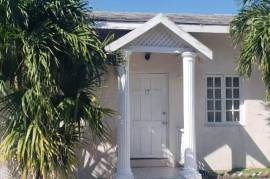 3 Bedrooms 2 Bathrooms, Townhouse for Rent in Kingston 6