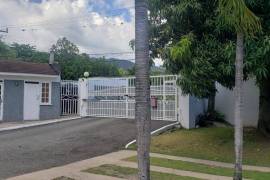 2 Bedrooms 3 Bathrooms, Townhouse for Rent in Kingston 6