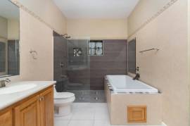 3 Bedrooms 3 Bathrooms, Townhouse for Rent in Kingston 6