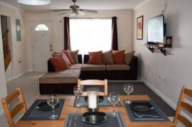 2 Bedrooms 2 Bathrooms, Townhouse for Rent in Kingston 6