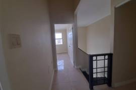 2 Bedrooms 3 Bathrooms, Townhouse for Rent in Kingston 17