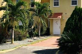 2 Bedrooms 3 Bathrooms, Townhouse for Rent in Spanish Town