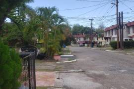 2 Bedrooms 2 Bathrooms, Townhouse for Rent in Kingston 7