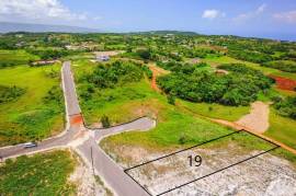 Residential Lot for Sale in Munroe College